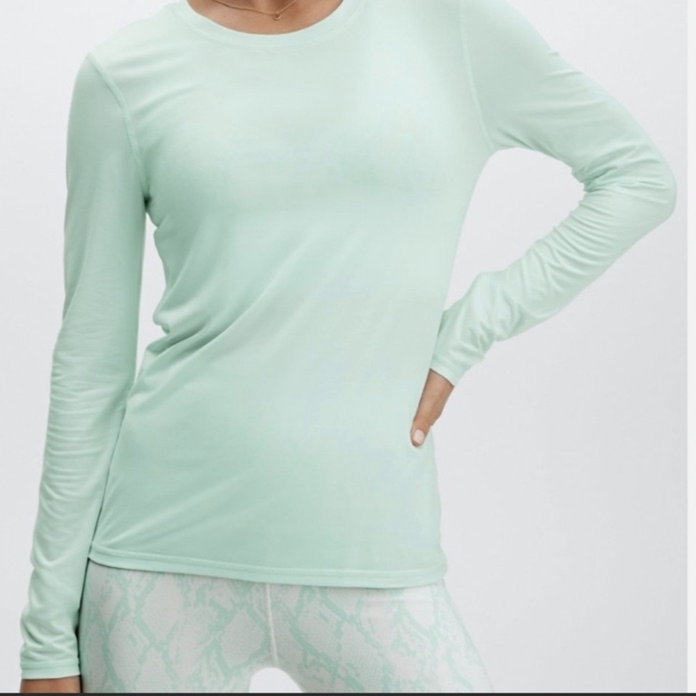Fabletics long sleeved Phoenix lite top LARGE ice cube